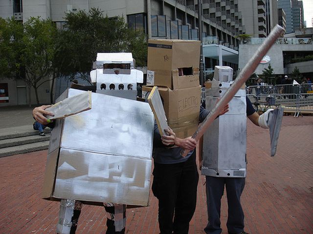 Cardboard Tube Fighting League (67 pics)