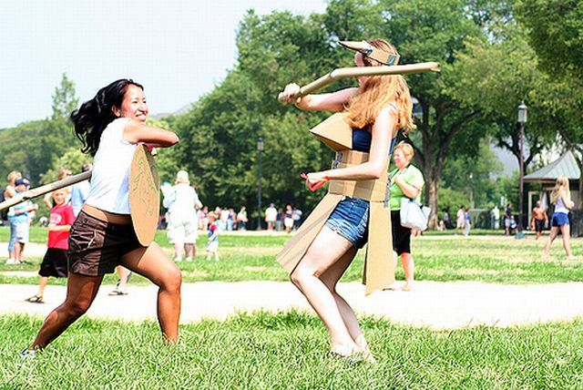 Cardboard Tube Fighting League (67 pics)