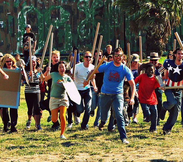 Cardboard Tube Fighting League (67 pics)