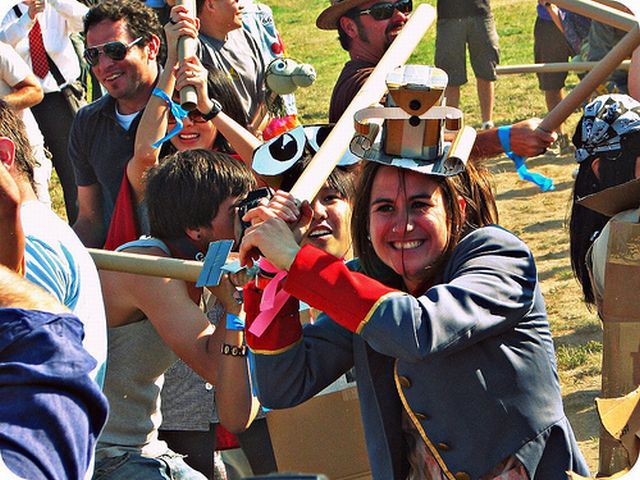 Cardboard Tube Fighting League (67 pics)