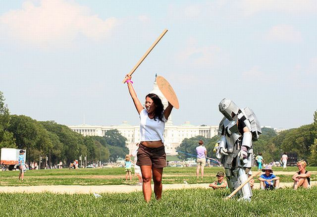 Cardboard Tube Fighting League (67 pics)