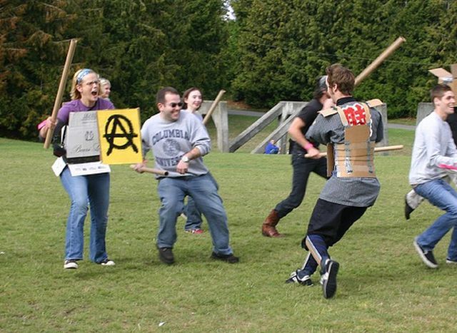 Cardboard Tube Fighting League (67 pics)