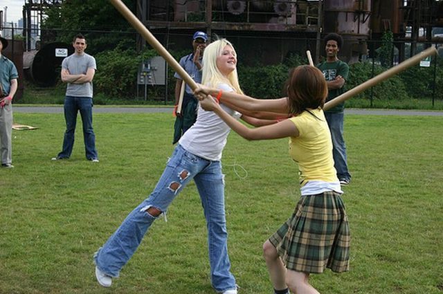 Cardboard Tube Fighting League (67 pics)