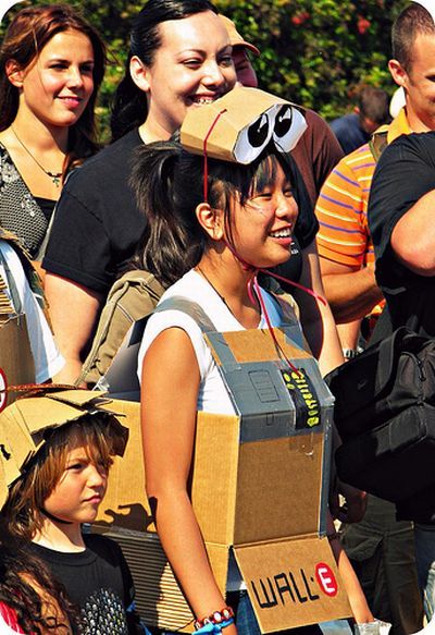 Cardboard Tube Fighting League (67 pics)