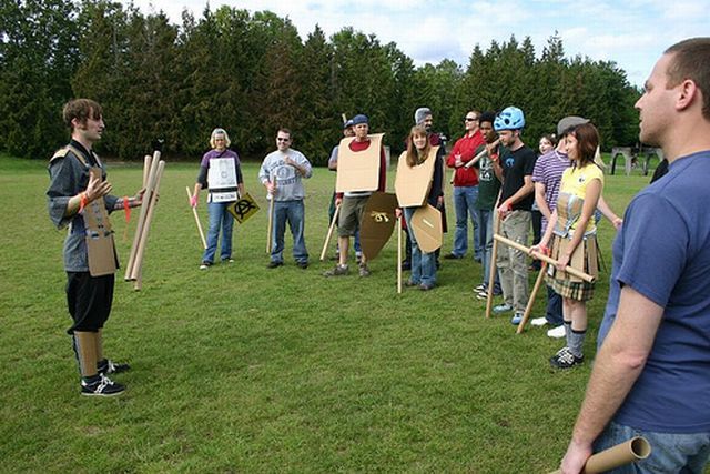 Cardboard Tube Fighting League (67 pics)