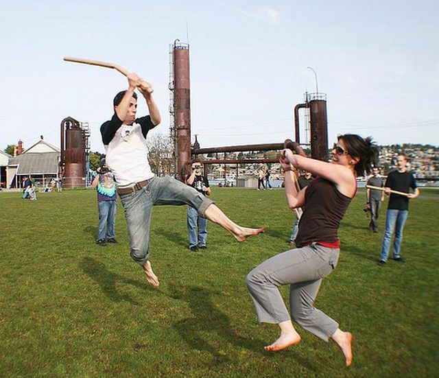 Cardboard Tube Fighting League (67 pics)