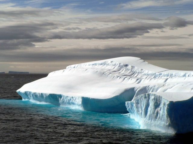 Icebergs (50 pics)