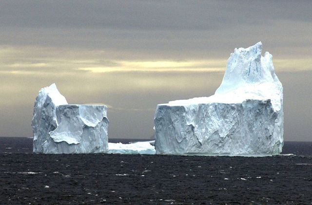 Icebergs (50 pics)