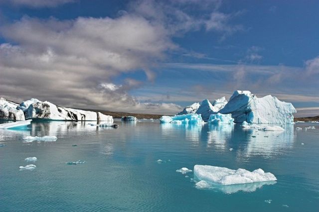Icebergs (50 pics)