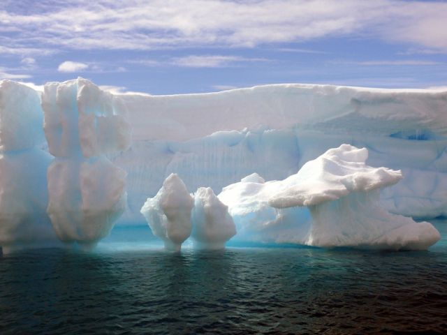 Icebergs (50 pics)