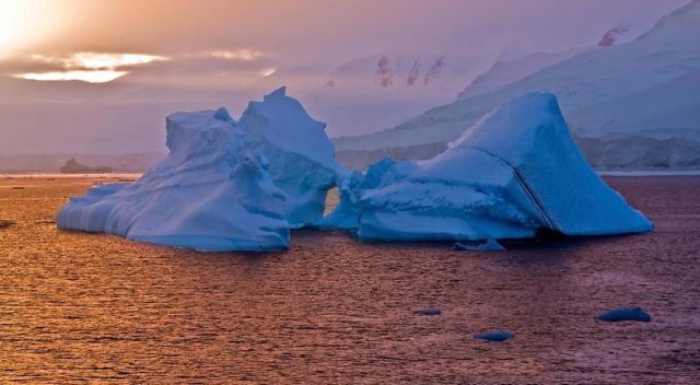 Icebergs (50 pics)