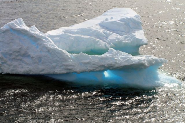 Icebergs (50 pics)