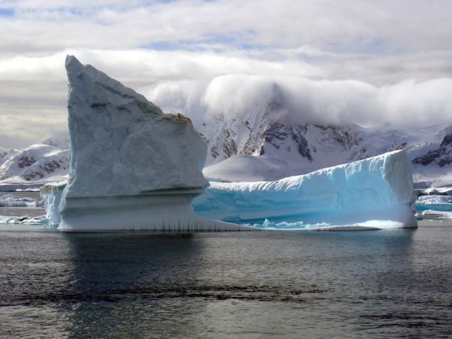 Icebergs (50 pics)