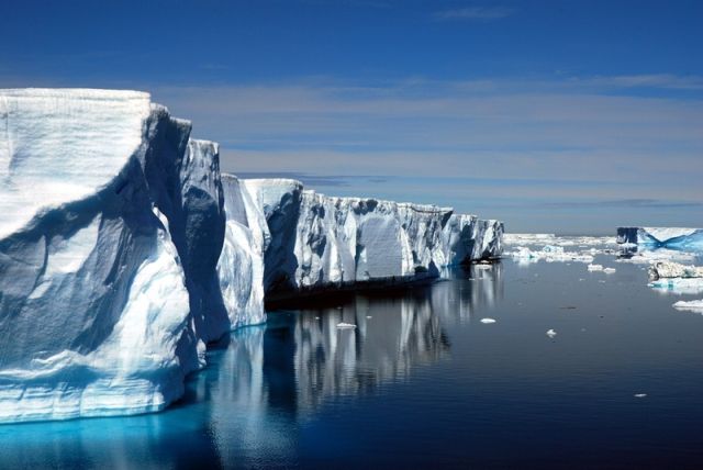 Icebergs (50 pics)