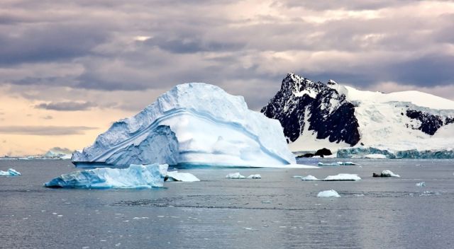 Icebergs (50 pics)