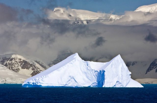 Icebergs (50 pics)