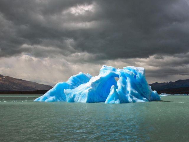 Icebergs (50 pics)