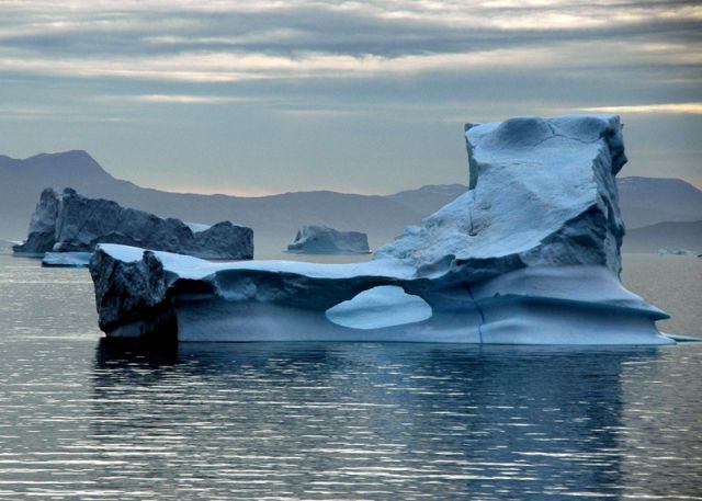 Icebergs (50 pics)