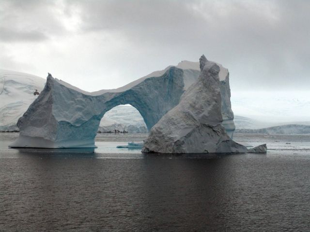 Icebergs (50 pics)