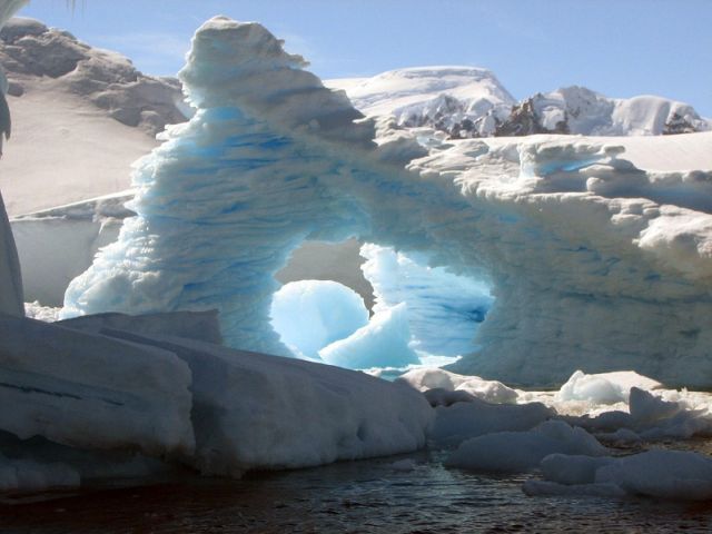 Icebergs (50 pics)