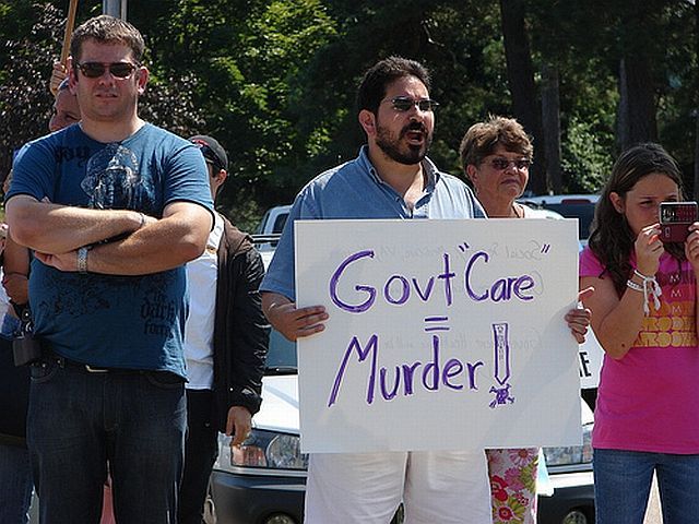 Teabaggers with signs (32 pics)