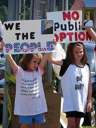 Teabaggers with signs (32 pics)