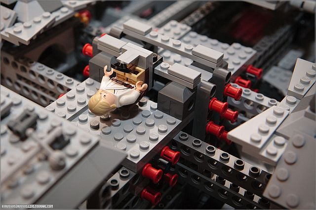 Lego Millennium Falcon (35 pics)
