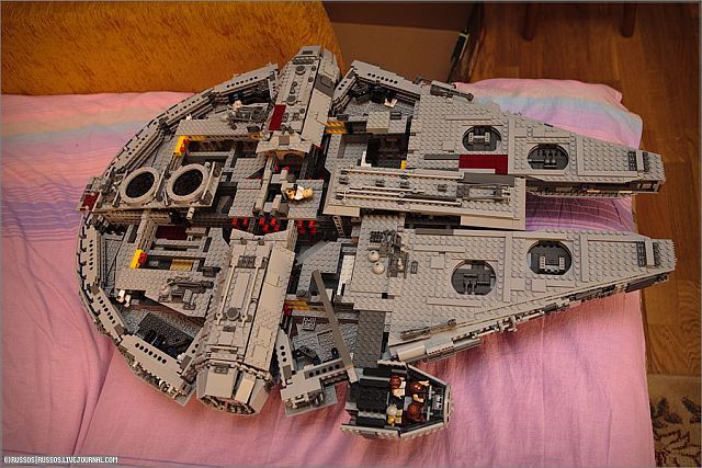 Lego Millennium Falcon (35 pics)