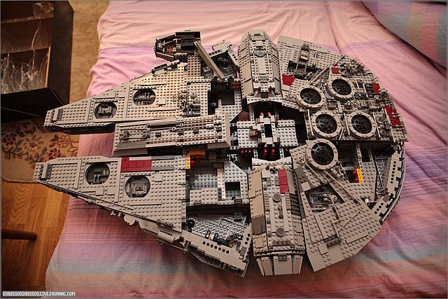 Lego Millennium Falcon (35 pics)