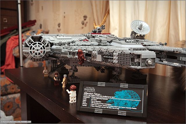 Lego Millennium Falcon (35 pics)