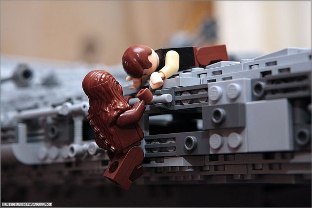 Lego Millennium Falcon (35 pics)