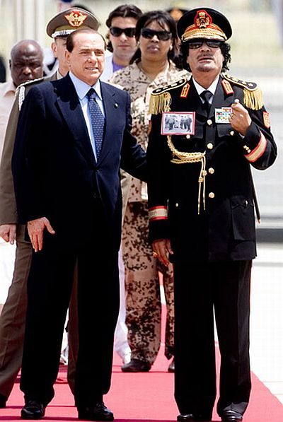 Colonel Gaddafi has his own style (30 pics)