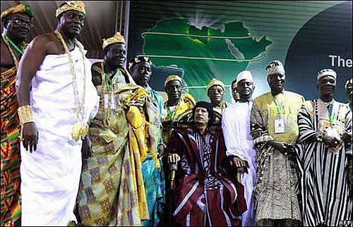 Colonel Gaddafi has his own style (30 pics)