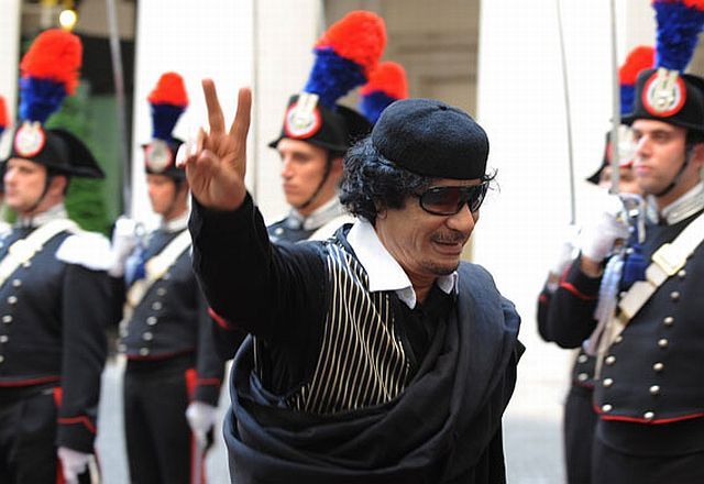 Colonel Gaddafi has his own style (30 pics)