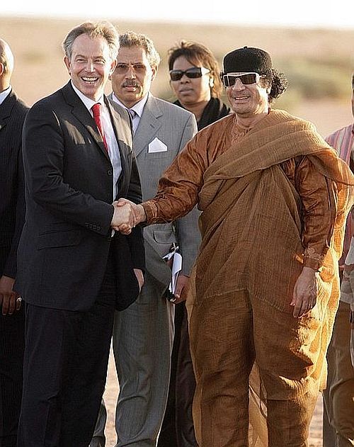 Colonel Gaddafi has his own style (30 pics)