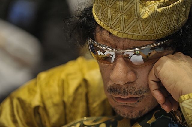 Colonel Gaddafi has his own style (30 pics)