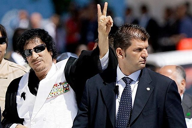 Colonel Gaddafi has his own style (30 pics)