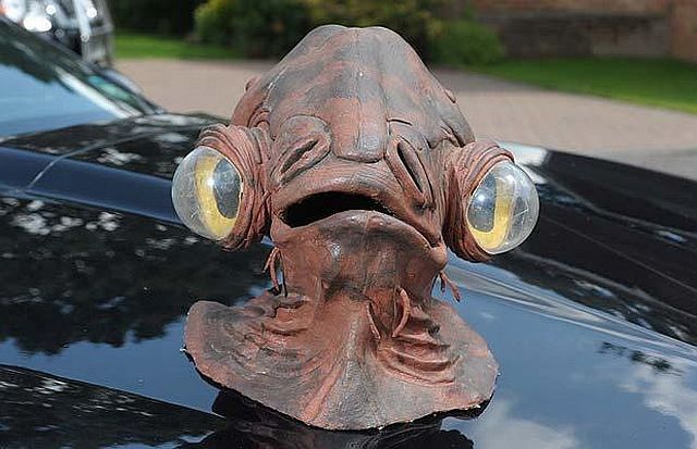 Man sells his collection of Hollywood stuff for £1 million (20 pics)