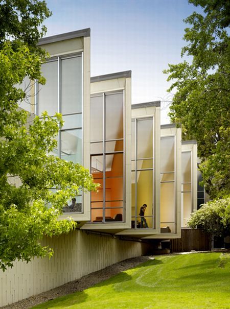 Who’s got the cooler office? (43 pics)