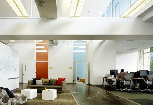Who’s got the cooler office? (43 pics)