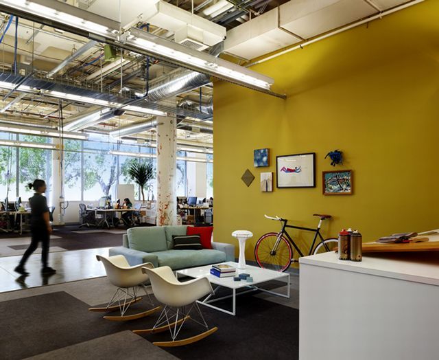Who’s got the cooler office? (43 pics)
