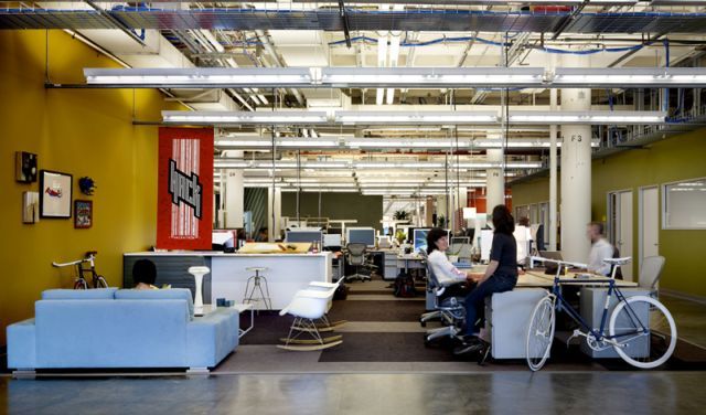 Who’s got the cooler office? (43 pics)