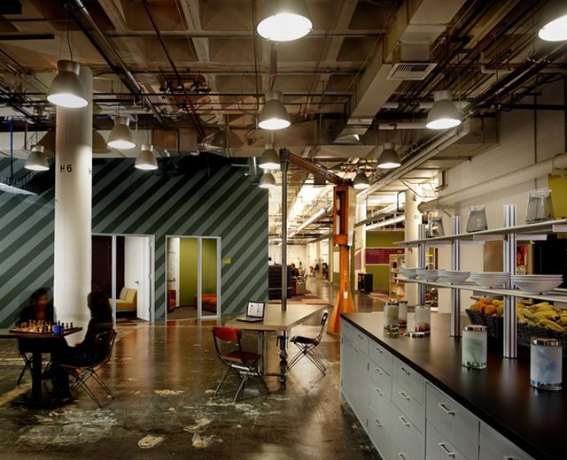 Who’s got the cooler office? (43 pics)