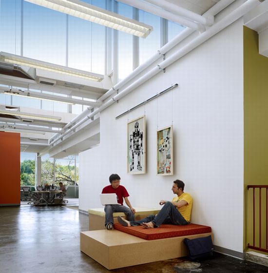 Who’s got the cooler office? (43 pics)