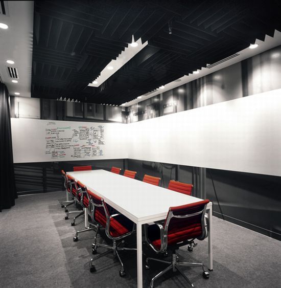 Who’s got the cooler office? (43 pics)