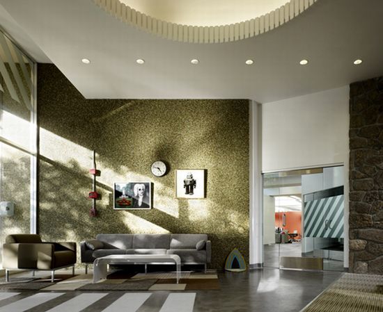 Who’s got the cooler office? (43 pics)