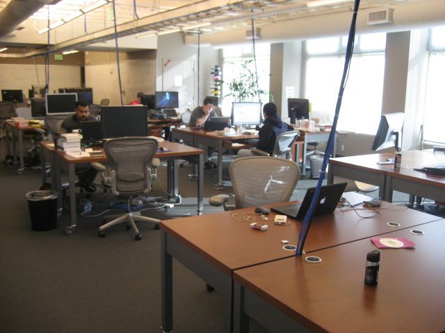 Who’s got the cooler office? (43 pics)