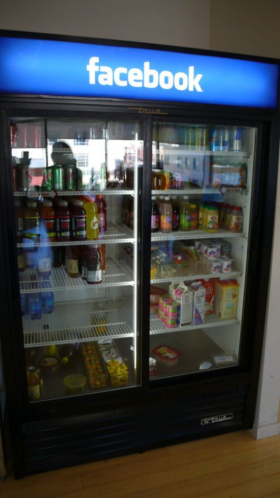Who’s got the cooler office? (43 pics)