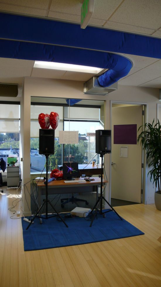 Who’s got the cooler office? (43 pics)