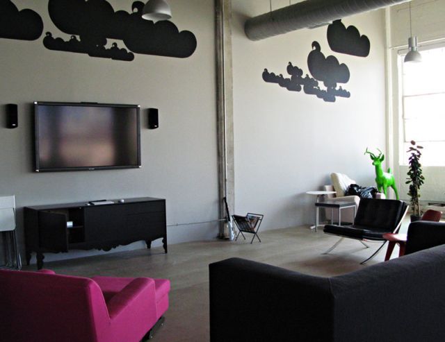 Who’s got the cooler office? (43 pics)
